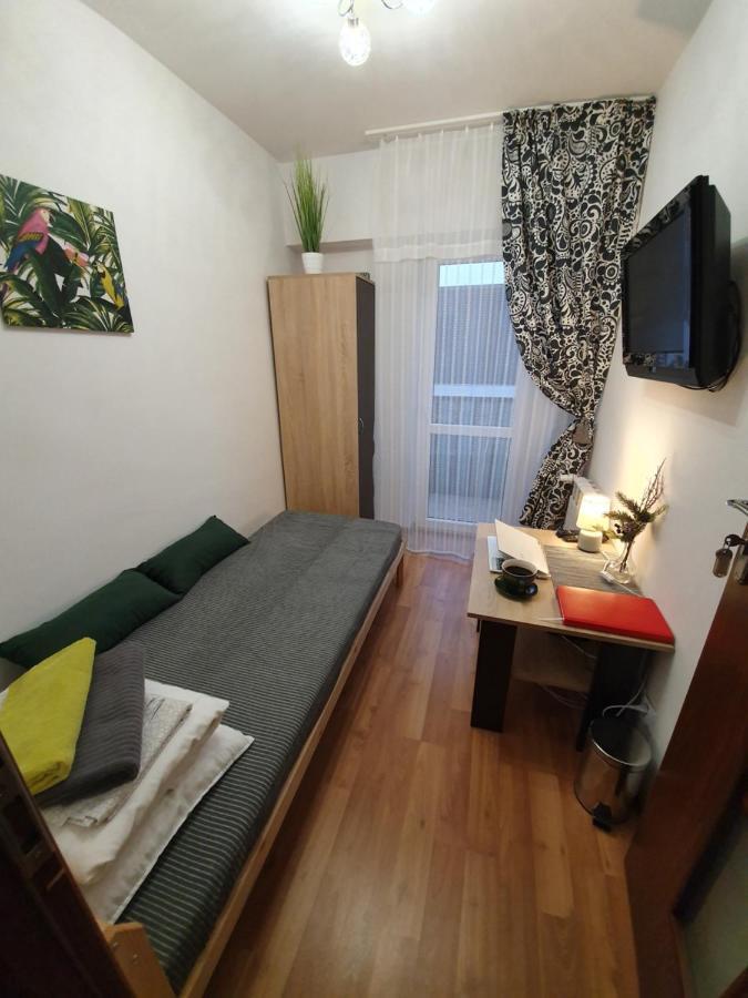 4 Rooms Solidarnosci Варшава Экстерьер фото