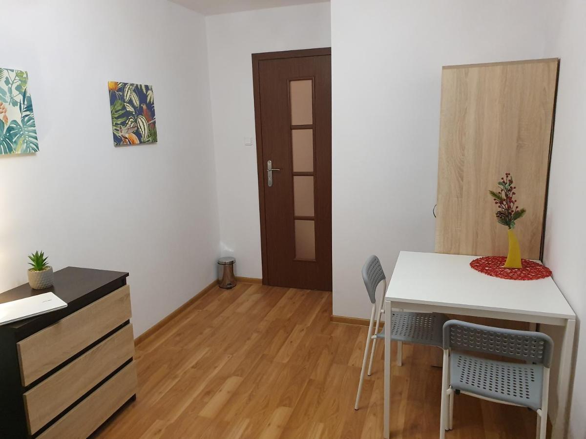 4 Rooms Solidarnosci Варшава Экстерьер фото